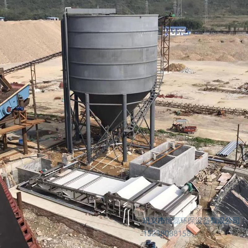 福建制砂廠使用恒磊帶式壓濾機處理污泥脫水現場